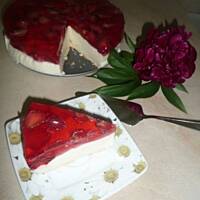 Prosty sernik na zimno z truskawkami