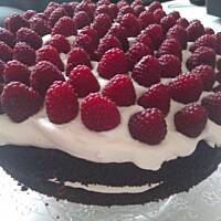 Diabelnie czekoladowe ciasto z malinami