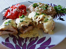 Fot. Mama - Różyczki, Soczysta najeżona pierś drobiowa w białym sosie.