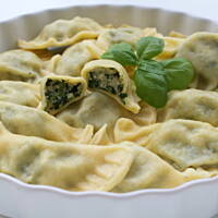 Rewelacyjne pierogi ze szpinakiem, serem i ziemniakami