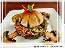 Fot. edicook, Sałatka z pieczarek i papryki na ciepło.