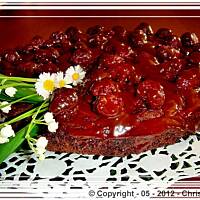 Ciasto czekoladowe z malinami.