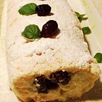 Rolada bezowa z żurawiną