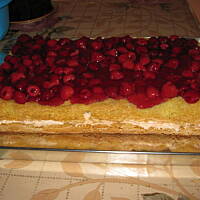 Ciasto z kremem truskawkowym