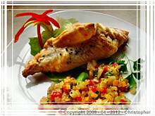 Fot. edicook, Papilot z łososiem z marynowanymi warzywami.