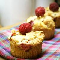 Babeczki z malinami i kruszonką