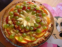 Fot. emimonkey, Tarta z owocami i masą budyniową