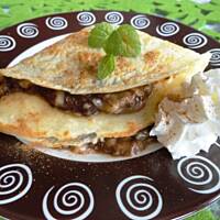 Naleśniki kokosowe z bananowo czekoladowym nadzieniem