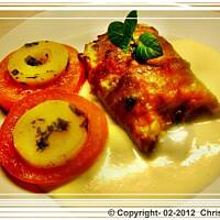 Pstrąg w szynce parmeńskiej z szalotkami i pomidorami.