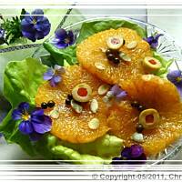 Fiołkowa sałatka z marynowanymi pomarańczami.