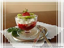 Fot. edicook, Mus z truskawek z bitą śmietaną