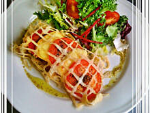 Fot. edicook, Filet z kurczaka z oscypkiem i pomidorami.