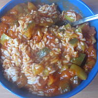 Ryż z papryką, pomidorem i cuklinią