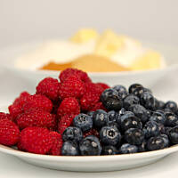 Owoce leśne pod cynamonową kruszonką