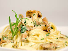 Fot. Wkn, Kremowe spaghetti z kurczakiem i kurkami