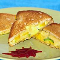 Tosty z warzywami i serem