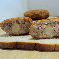 Kotlety mielone z ryżem i żółtym serem