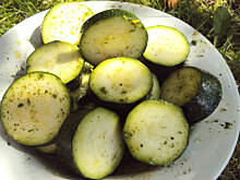 Fot. przejs, Prosty przepis na cukinię z grilla - marynowaną w sosie sałatkowym