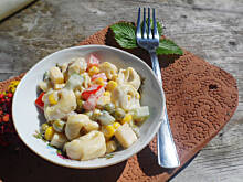 Fot. przejs, Prosta sałatka z tortellini z grzybami i żółtym serem