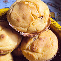 Muffinki na słono - z boczkiem i żółtym serem