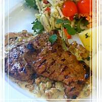 Polędwiczki wieprzowe na sosie kurkowym.