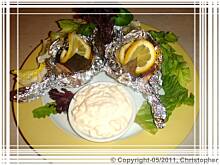 Fot. edicook, Różowy pstrąg  pieczony w folii z chrzanowo – jabłkowym sosem.