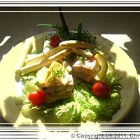 Różowy pstrąg  pieczony w folii z chrzanowo – jabłkowym sosem.