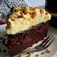 Ciasto z burakami, śliwkami i kremem budyniowym