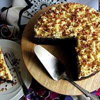 Ciasto z burakami, śliwkami i kremem budyniowym