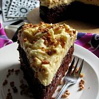 Ciasto z burakami, śliwkami i kremem budyniowym