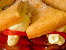 Fot. nagazie, Jogurtowy sernik z podwojna truskawka i beza