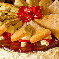 Jogurtowy sernik z podwojna truskawka i beza