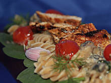 Fot. nagazie, Makaron ze szpinakiem pod kurczakiem