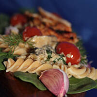 Makaron ze szpinakiem pod kurczakiem