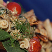 Makaron ze szpinakiem pod kurczakiem