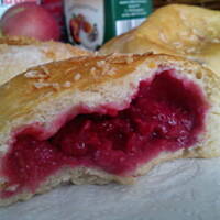 Bułeczki drożdżowe z malinami