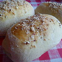 Zawijane bułeczki z nutellą i orzechami laskowymi