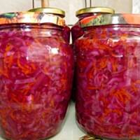 Sałatka z czerwonej kapusty na zimę