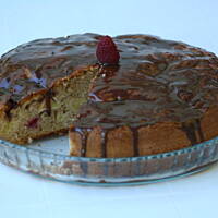 ciasto z jabłkami i malinami