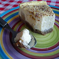 Sernik waniliowy z gruszkami na spodzie cappuccino