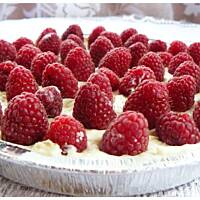 Malinowa tarta z białą czekoladą