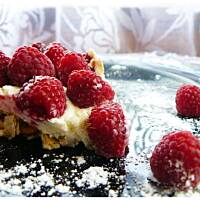 Malinowa tarta z białą czekoladą