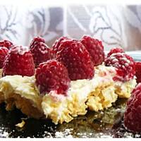 Malinowa tarta z białą czekoladą