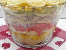 Fot. olusia23, Sałatka makaronowa warstwowa