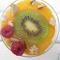 Deser tęczowy z wafelkami