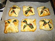 Fot. nancy99, Koperty z ciasta francuskiego ze szpinakiem i białym serem
