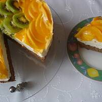 Tort owocowy na zimno z owocami