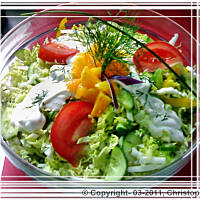 Surówka z kapusty pekińskiej z brzoskwiniami