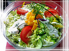 Fot. edicook, Surówka z kapusty pekińskiej z brzoskwiniami