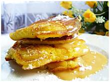 Fot. OstraNaSłodko, Ananasowe pancakes w kałuży toffi